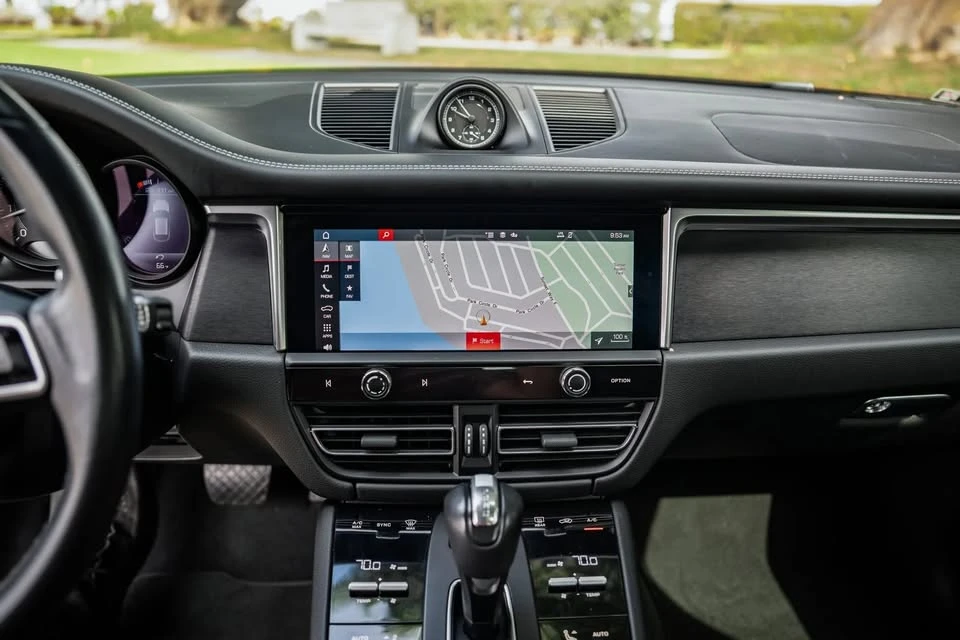 2023 Porsche Macan GTS - Image 10 of 13