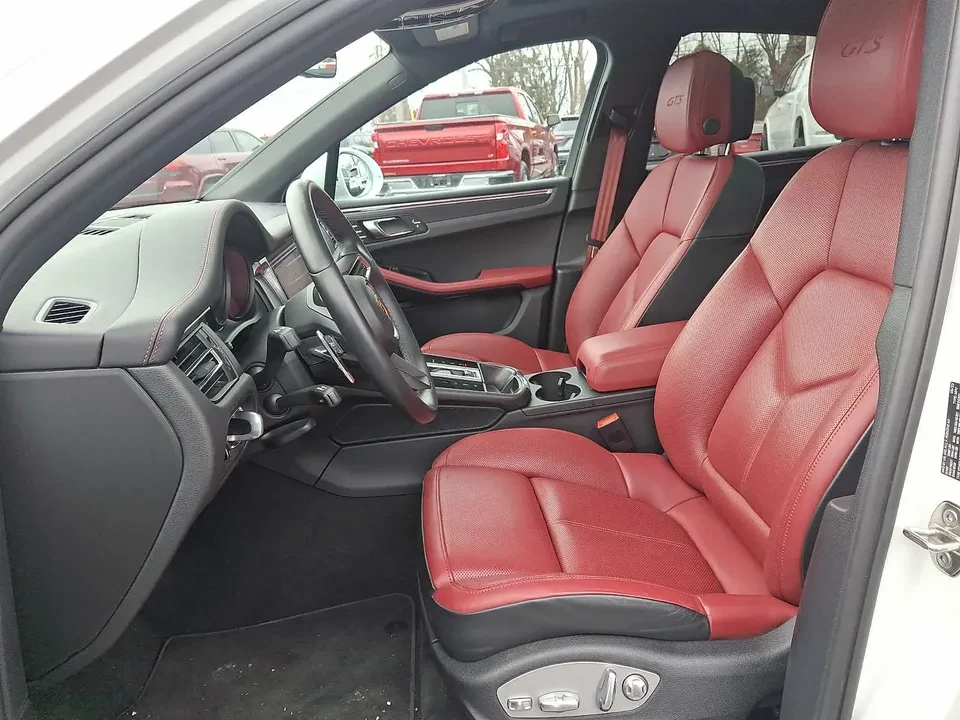 2023 Porsche Macan GTS - Image 9 of 14