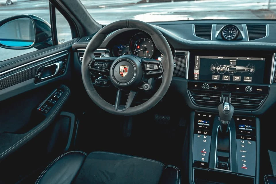 2023 Porsche Macan GTS - Image 9 of 14
