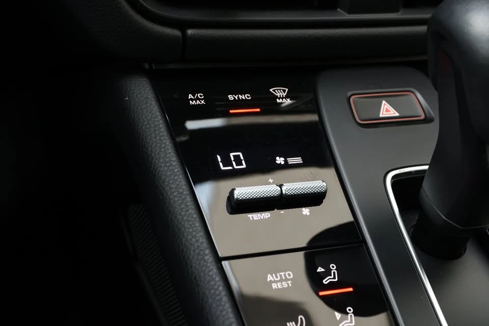 2023 Porsche Macan GTS - Image 18 of 20