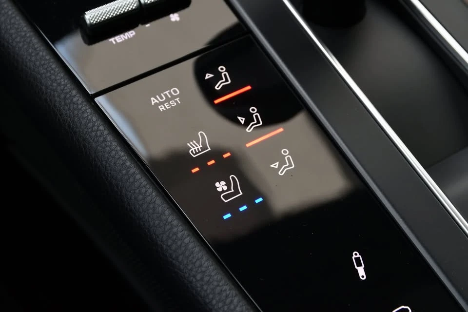 2023 Porsche Macan GTS - Image 19 of 20