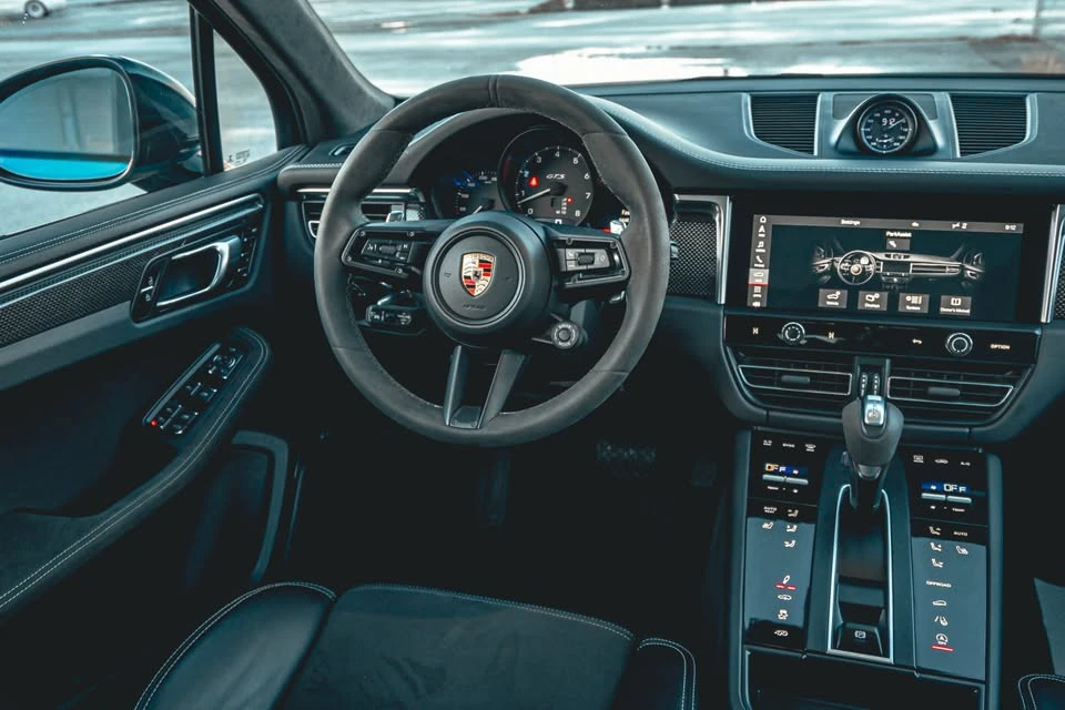 2023 Porsche Macan GTS - Image 16 of 17