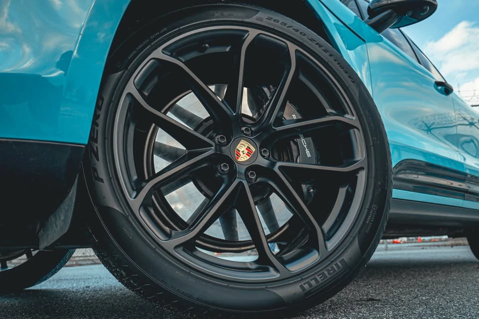 2023 Porsche Macan GTS - Image 4 of 17