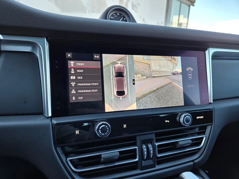2023 Porsche Macan - Image 13 of 15