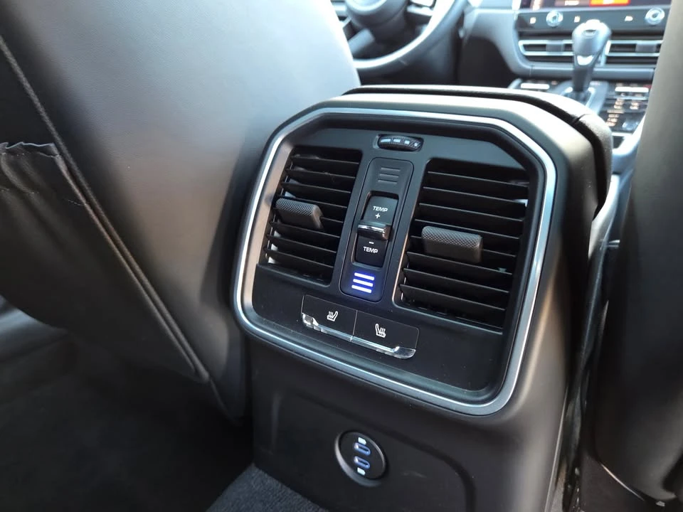 2023 Porsche Macan - Image 10 of 15