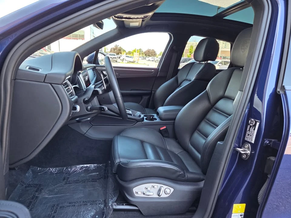 2023 Porsche Macan - Image 7 of 15