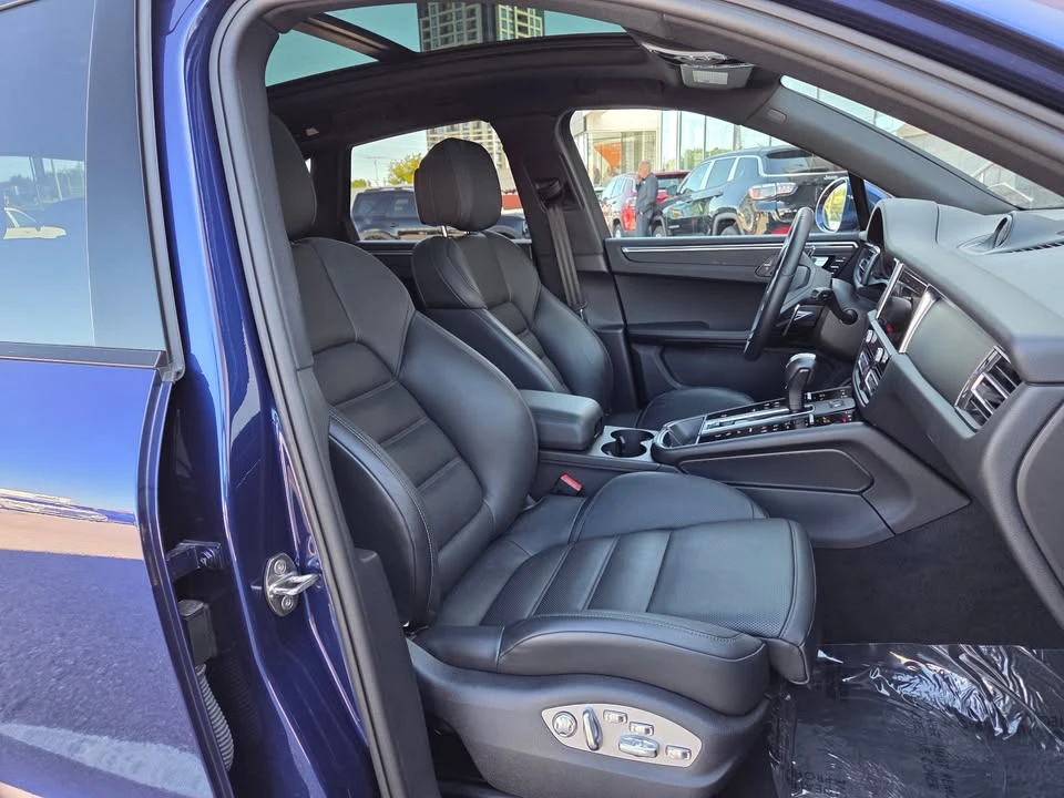 2023 Porsche Macan - Image 8 of 15