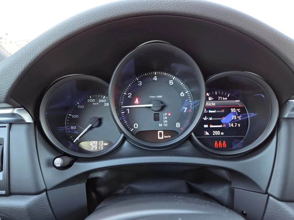 2023 Porsche Macan - Image 15 of 15