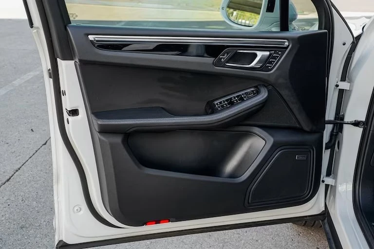 2023 Porsche Macan T - Image 6 of 12