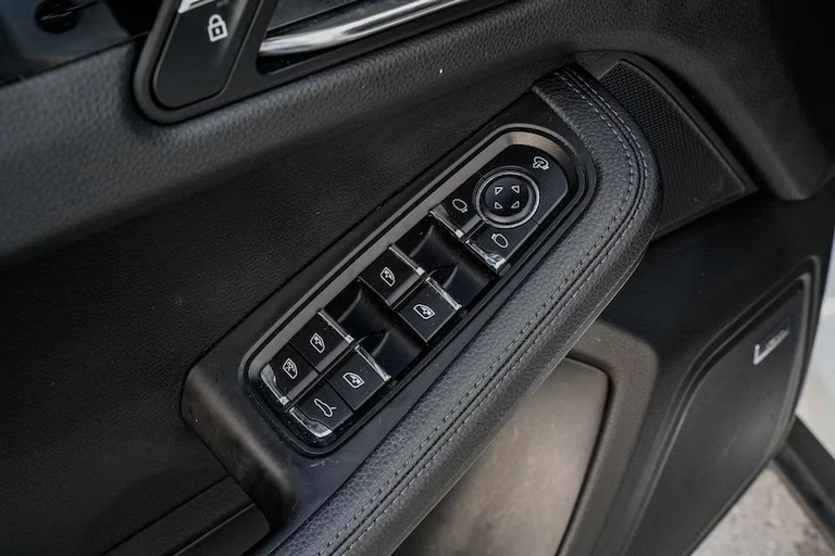 2023 Porsche Macan T - Image 8 of 12