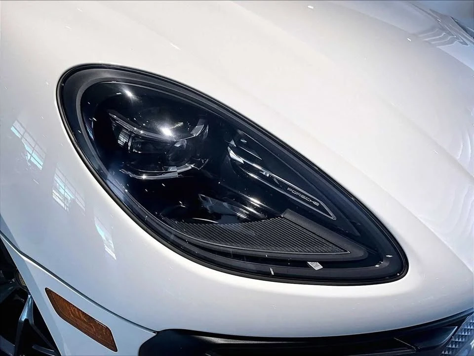 2023 Porsche Macan T - Image 12 of 20