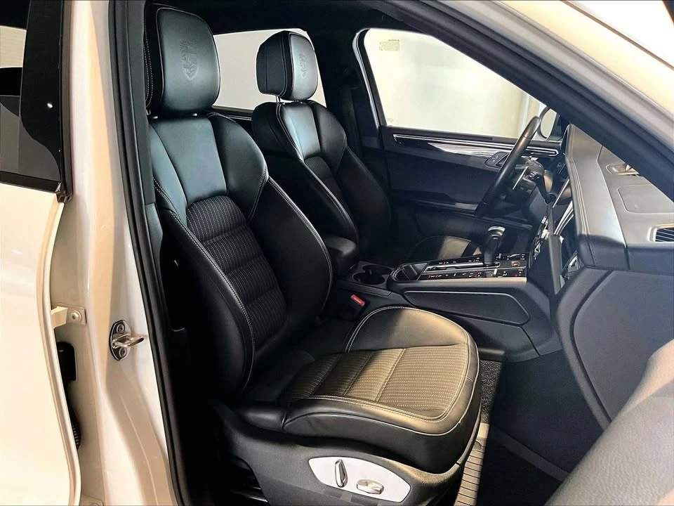 2023 Porsche Macan T - Image 19 of 20