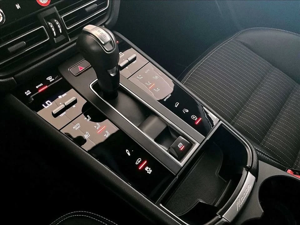 2023 Porsche Macan T - Image 17 of 20