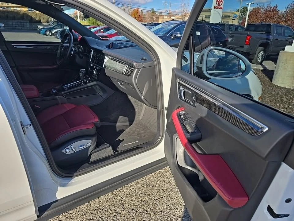 2023 Porsche Macan T - Image 8 of 12