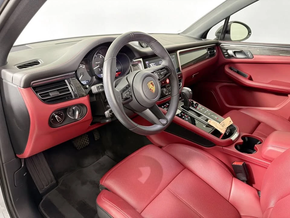 2023 Porsche Macan T - Image 9 of 10