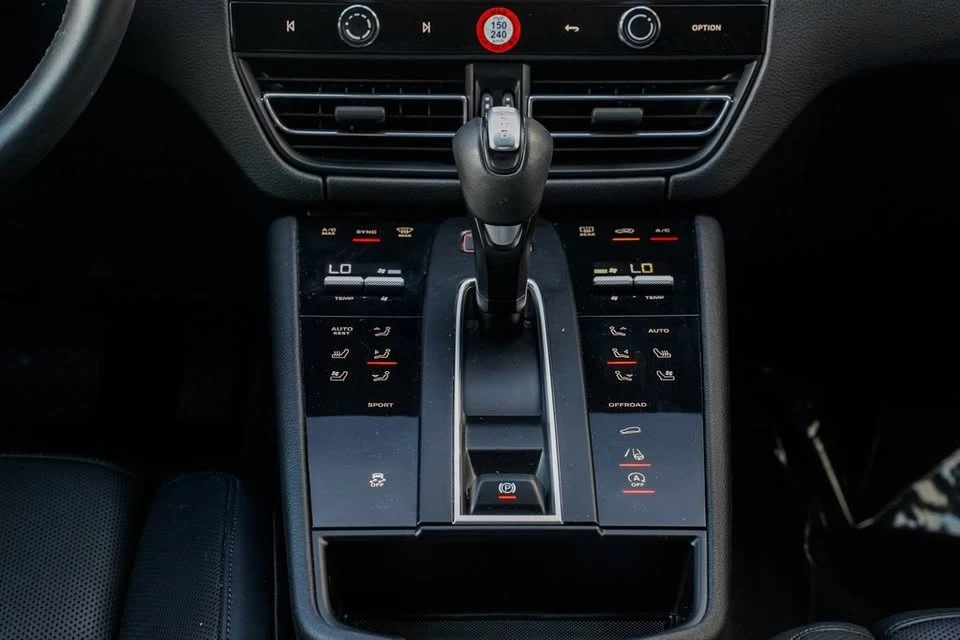 2023 Porsche Macan T - Image 14 of 18
