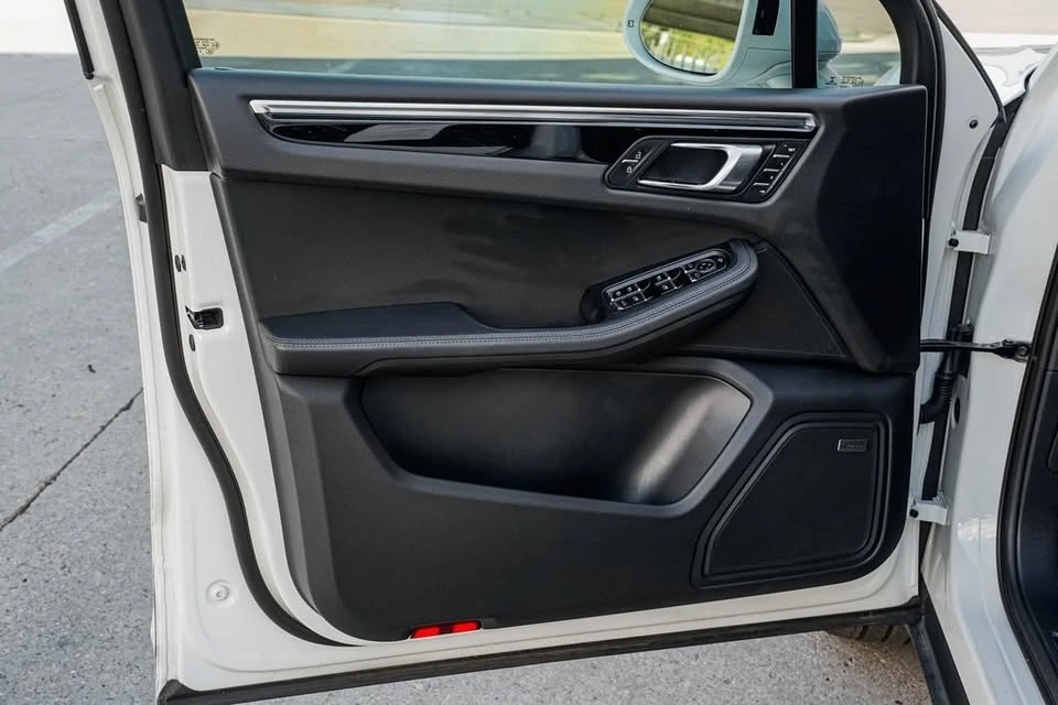 2023 Porsche Macan T - Image 8 of 18