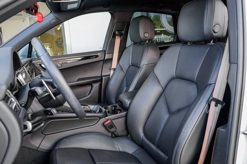 2023 Porsche Macan T - Image 15 of 18