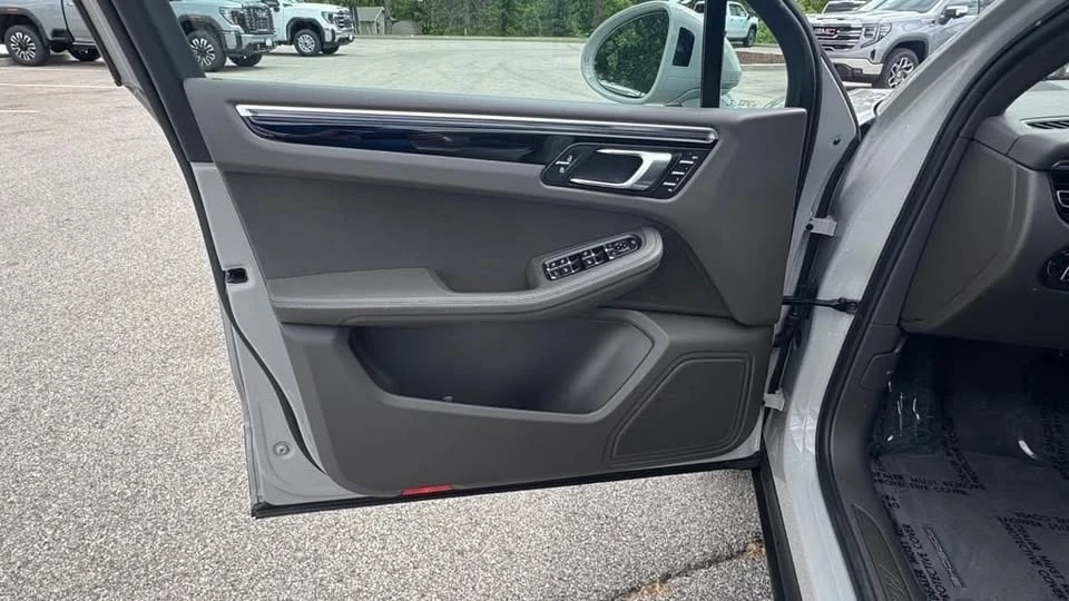 2023 Porsche Macan T - Image 17 of 20