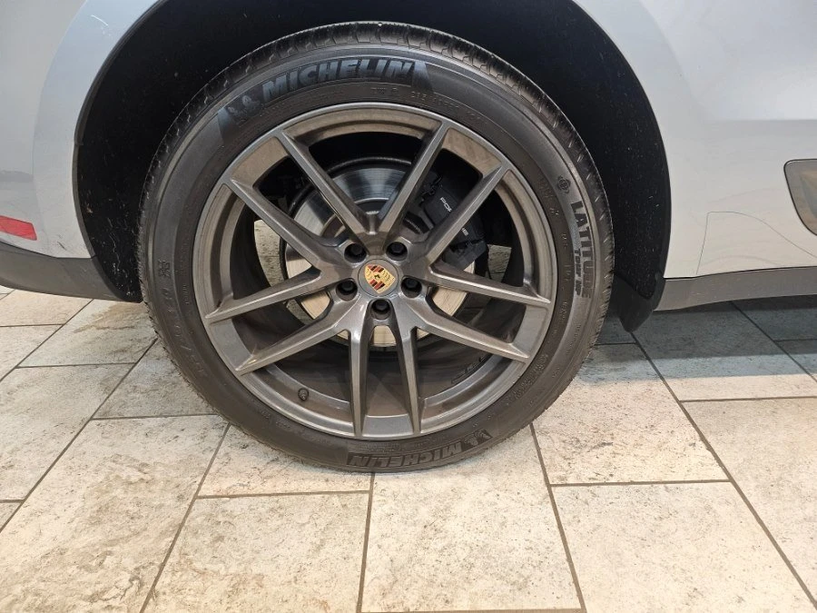 2023 Porsche Macan T - Image 9 of 13