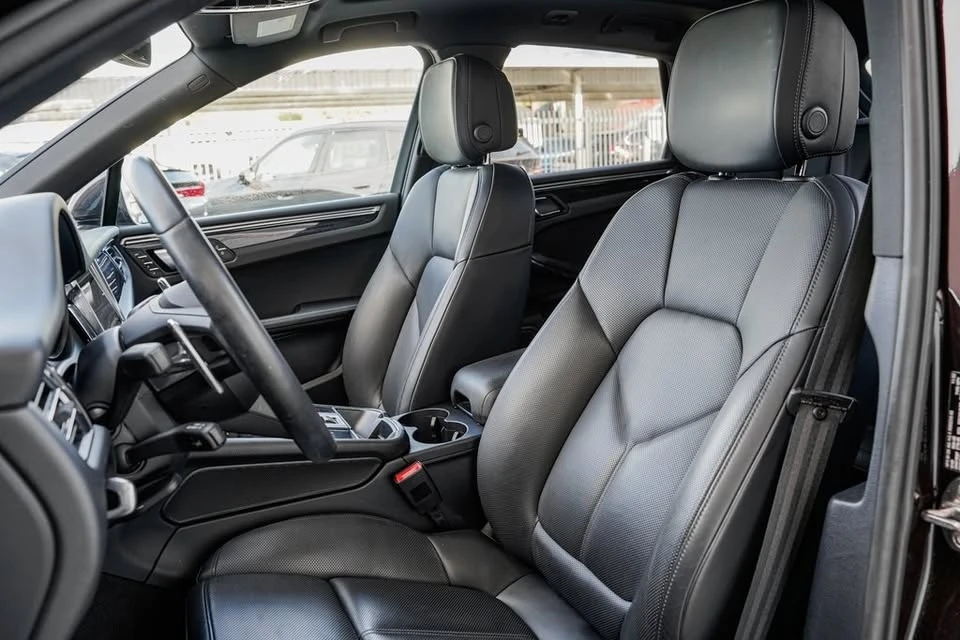 2023 Porsche Macan T - Image 15 of 16