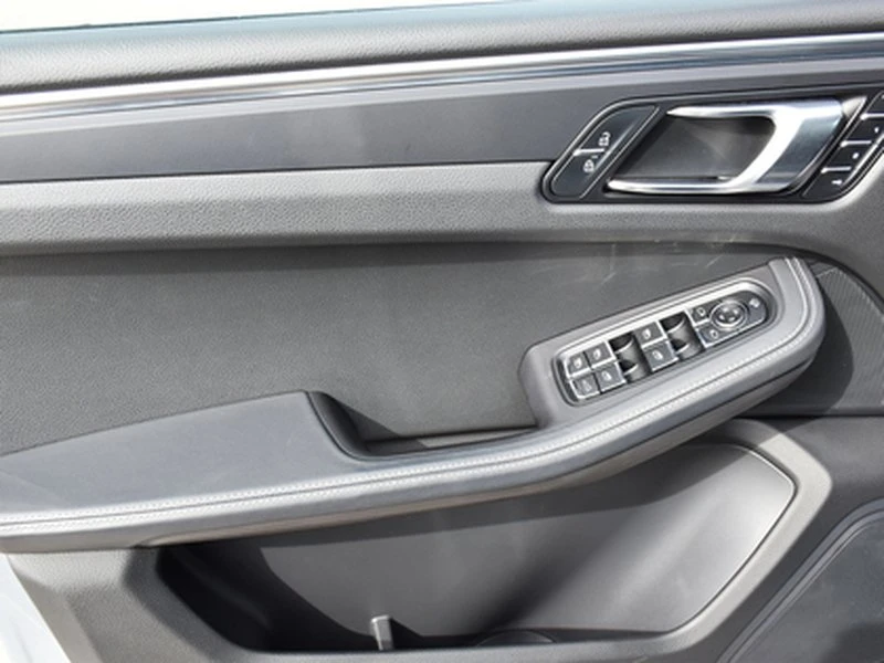 2023 Porsche Macan T - Image 6 of 20