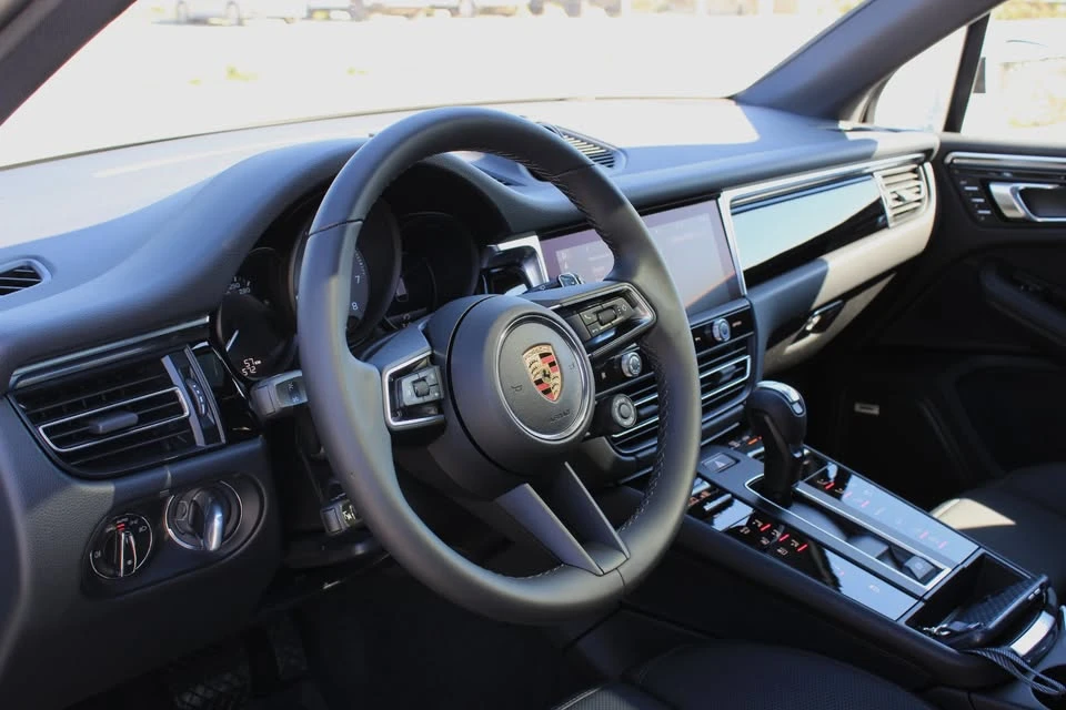 2023 Porsche Macan T - Image 5 of 5