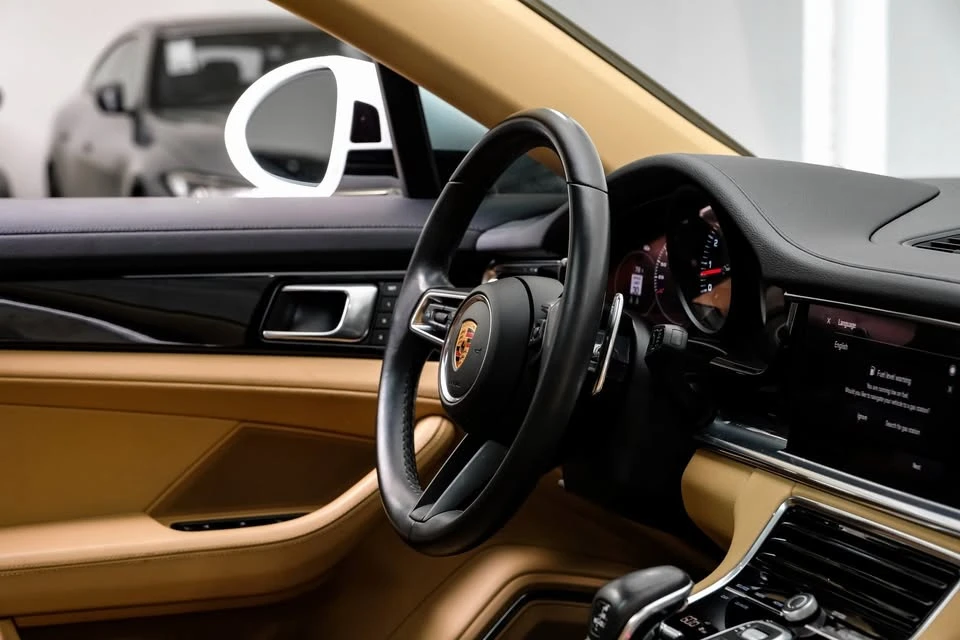 2023 Porsche 976 Panamera - Image 18 of 19