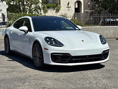 2023 Porsche Panamera 4 Platinum Edition