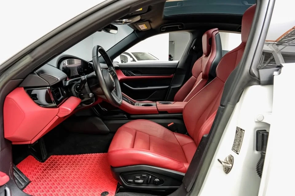 2023 Porsche Taycan - Image 4 of 19