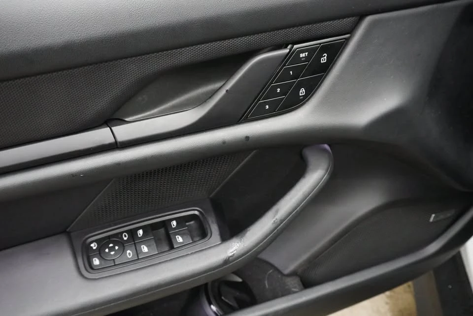 2023 Porsche Taycan 4S - Image 10 of 17