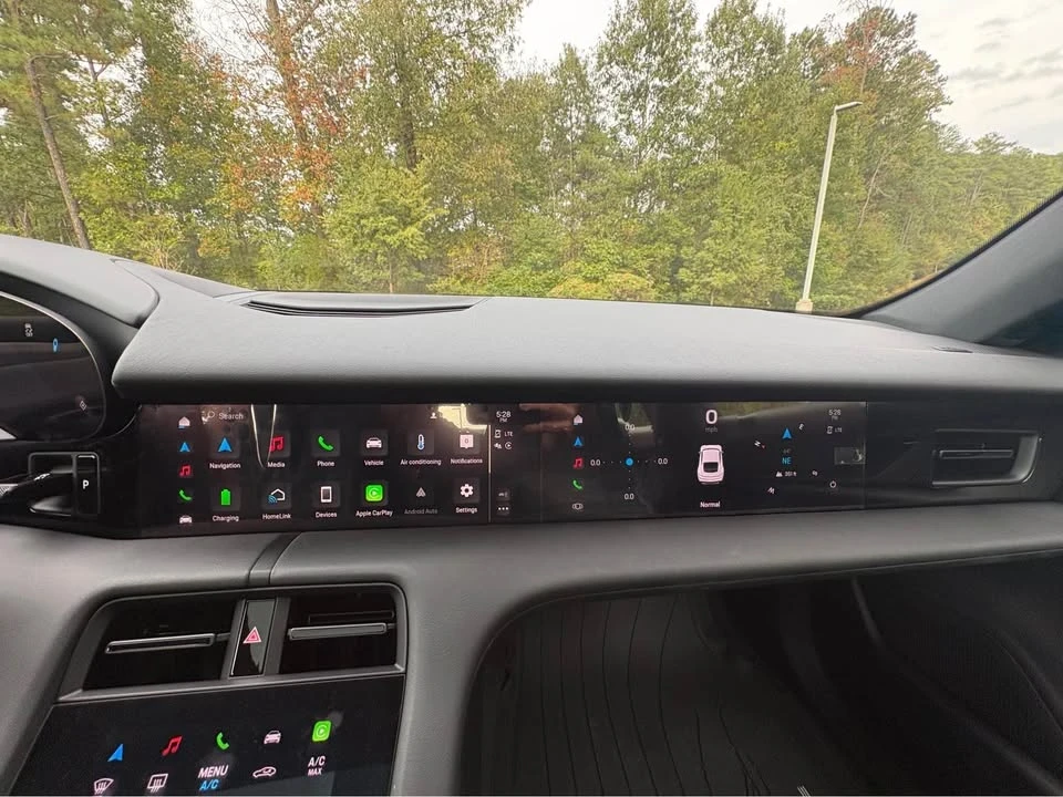 2023 Porsche Taycan - Image 10 of 11