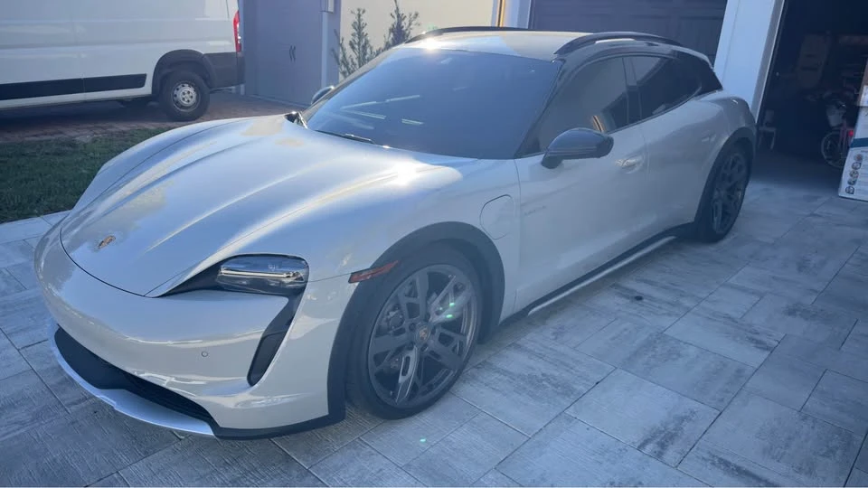 2023 Porsche Taycan 4 - Image 3 of 6