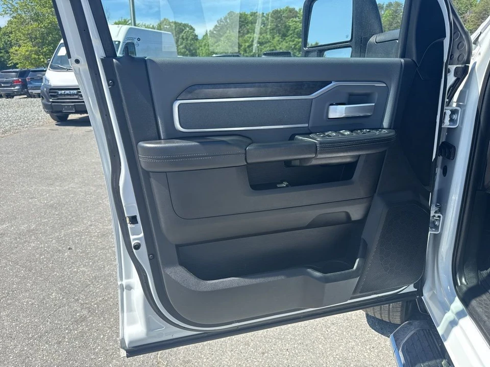 2023 Ram 2500 - Image 23 of 31