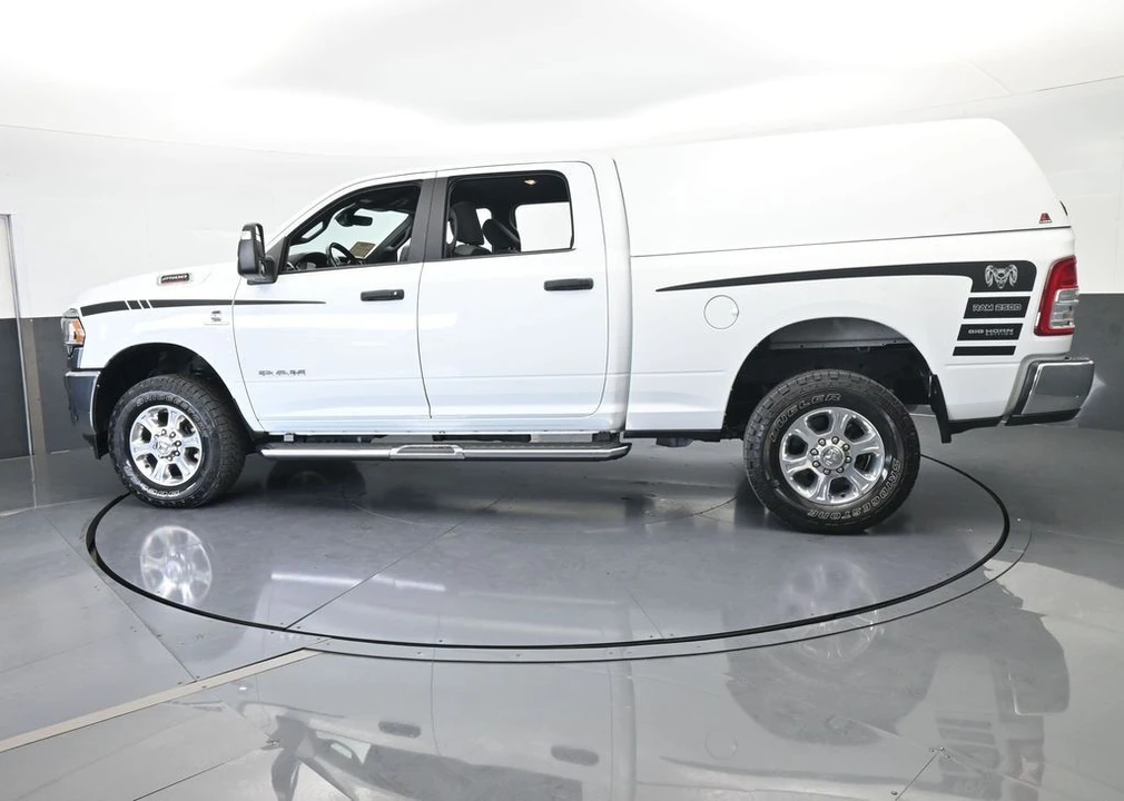 2023 Ram 2500 - Image 3 of 12