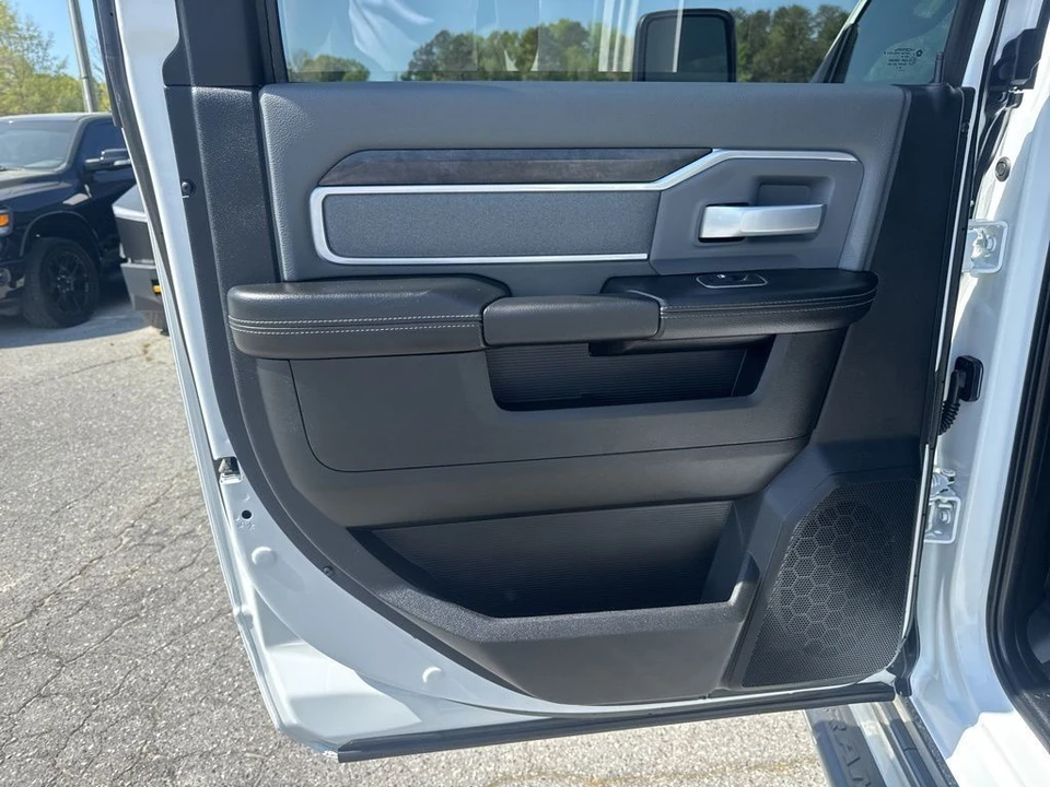 2023 Ram - Image 26 of 31