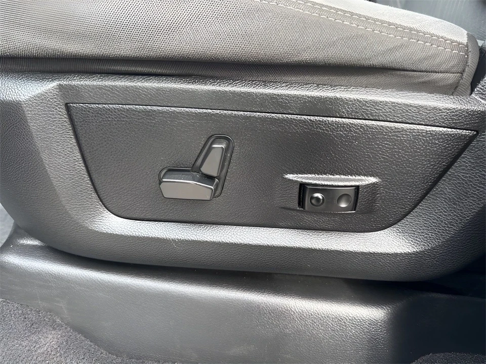 2023 Ram 2500 - Image 10 of 12