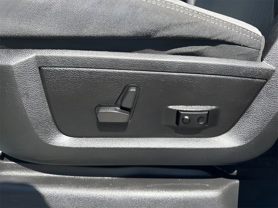 2023 Ram 2500 - Image 10 of 12