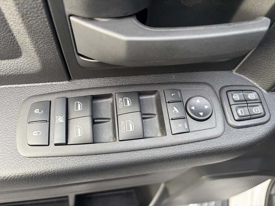 2023 Ram 2500 - Image 9 of 12