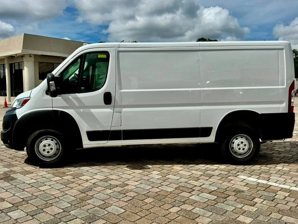 2023 Ram 3500 - Image 4 of 10