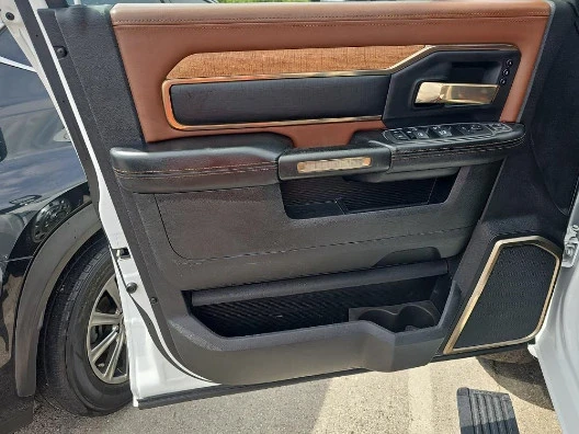 2023 Ram 3500 - Image 4 of 6