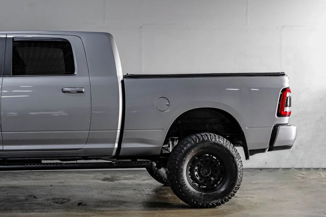 2023 Ram 3500 - Image 18 of 31