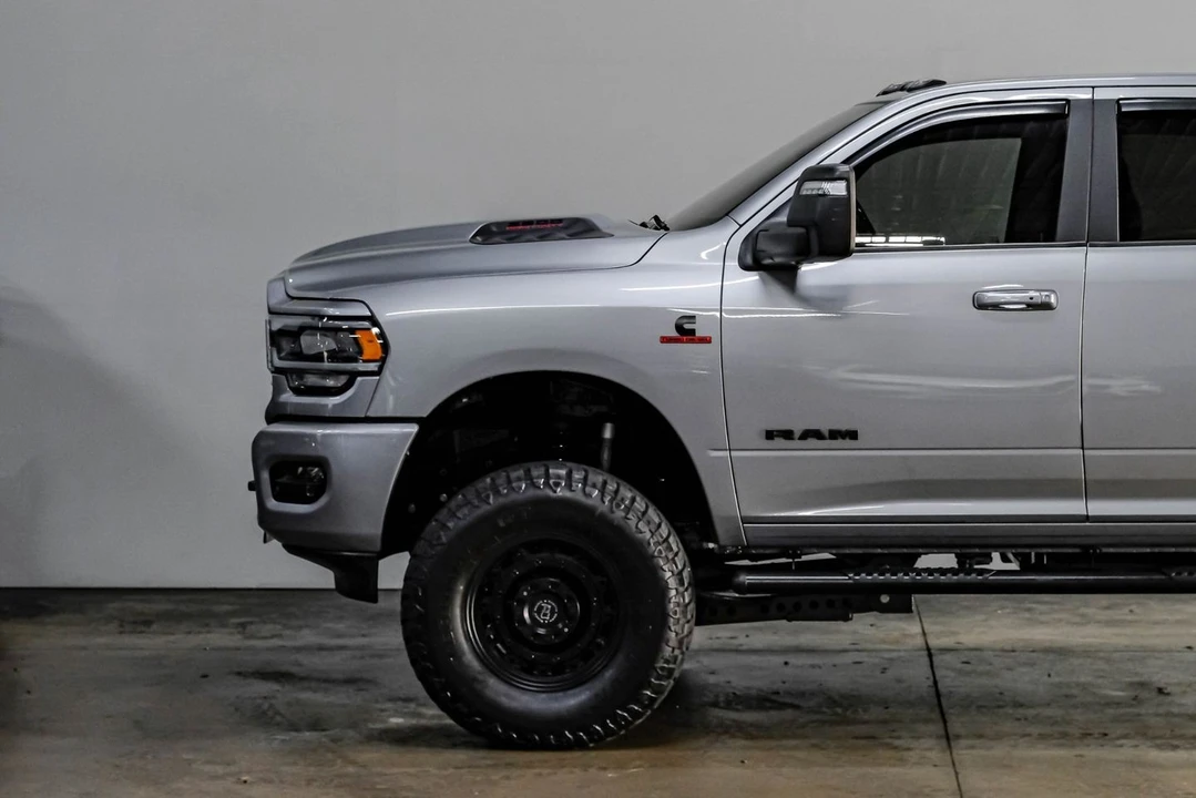 2023 Ram 3500 - Image 17 of 31