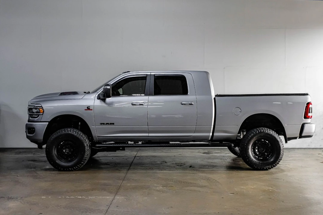 2023 Ram 3500 - Image 16 of 31
