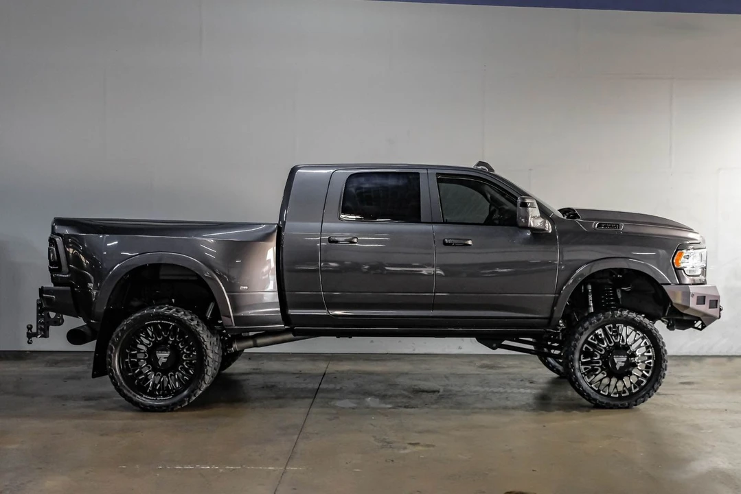 2023 Ram 3500 - Image 8 of 31