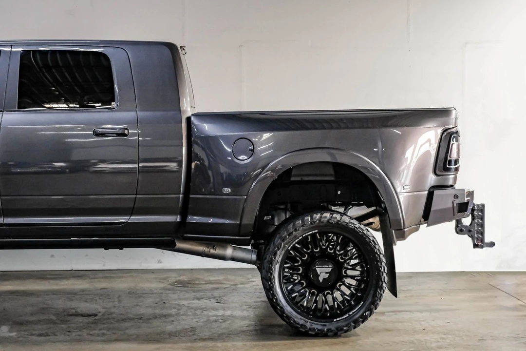 2023 Ram 3500 - Image 16 of 31