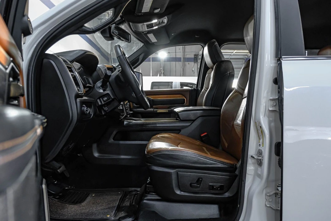 2023 Ram 3500 - Image 4 of 12