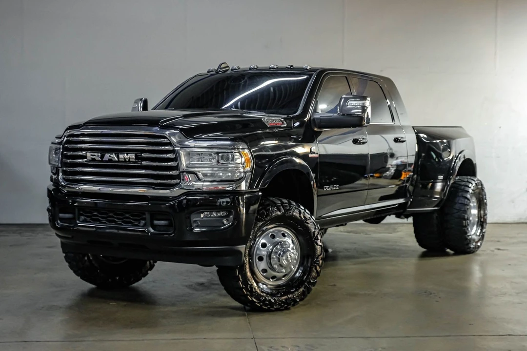 2023 Ram 3500 - Image 7 of 31