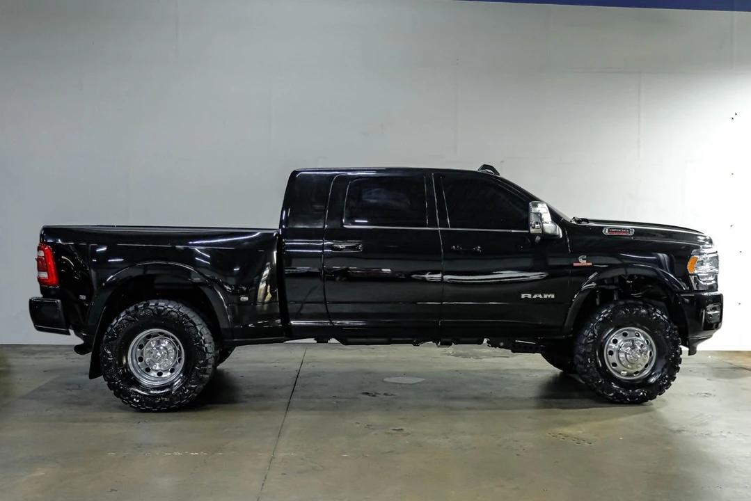 2023 Ram 3500 - Image 10 of 31