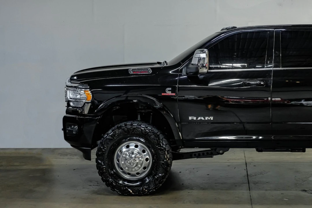2023 Ram 3500 - Image 17 of 31